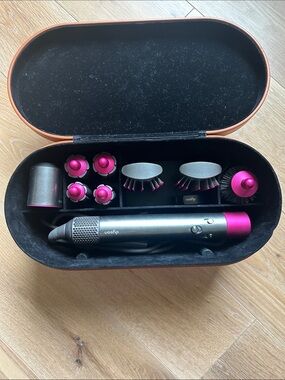 Dyson Hair/ Dyson Airwrap Blowdryer with case and attachments
